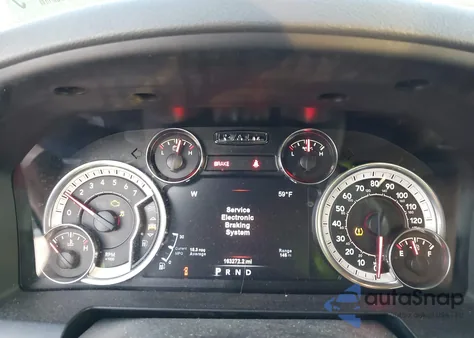 2018 Ram 1500 Big Horn 4X4 6'4 Box z USA, uszkodzony, nr VIN 1C6RR7TT8JS247114